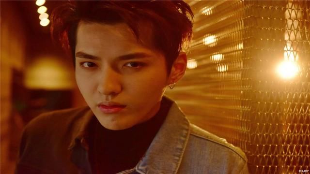 明星就必须哑巴吃黄莲?吴亦凡霸气回击造谣者，索赔50万名誉损失