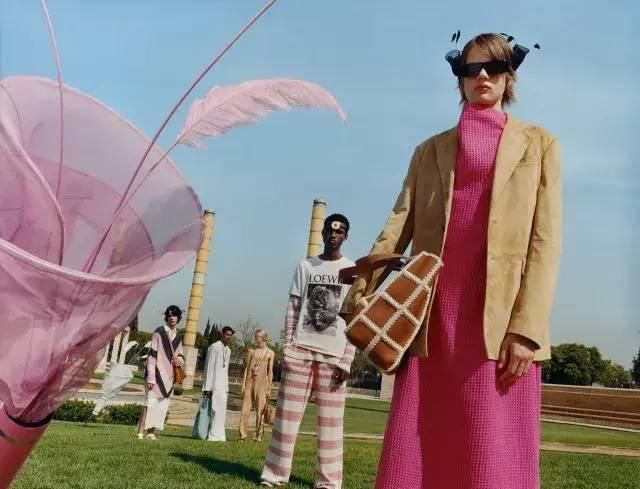  『新装』LOEWE是如何做到＂独树一帜“的？来看看它的20春夏新装!