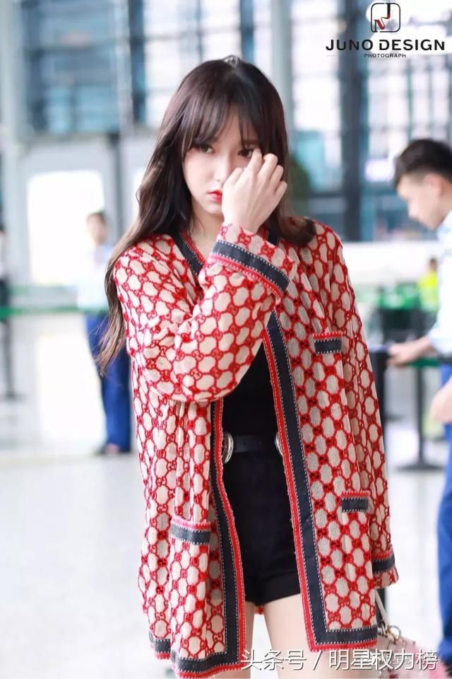 女明星私服PK，穿搭效果最佳的竟是她？