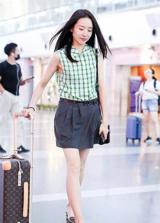 当董洁和韩雪同穿绿色衬衫的那一刻，我才见识到什么叫清新脱俗