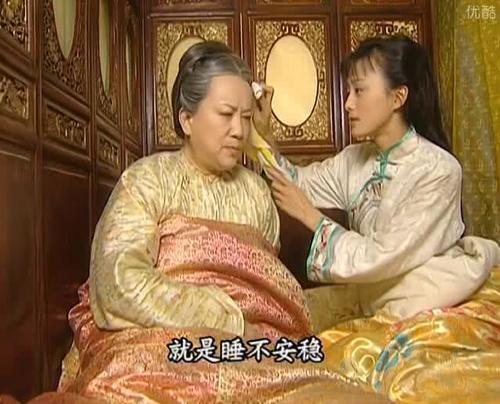 还珠:小燕子和知画这对“情敌”穿过一模一样的睡衣,你相信吗?