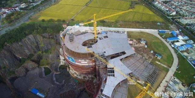  「成就」日本挖坑, 中国人用20亿填, 如今成就世界之最, 日本人