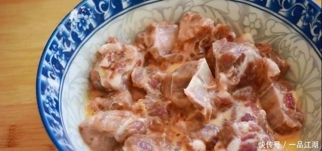  【我家】排骨我家从不炖着吃，淋上鸡蛋液，一周做5次，太费米饭了