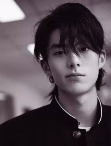 鲻鱼头发型得靠颜值撑！范丞丞像精灵，杨洋超日系，鹿晗不敢认！