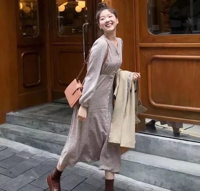 秋天这几款裙子美翻天，高圆圆、刘雯早就穿起来了！