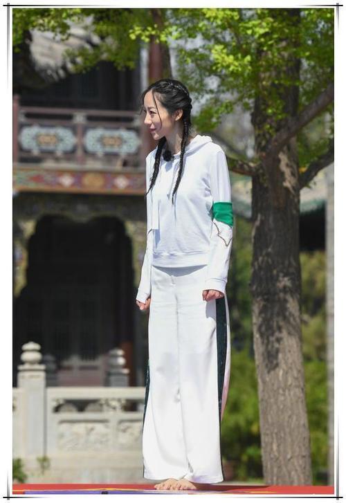 韩雪剪了个短发，简直就像换了个人，网友：终于相信你35岁了！