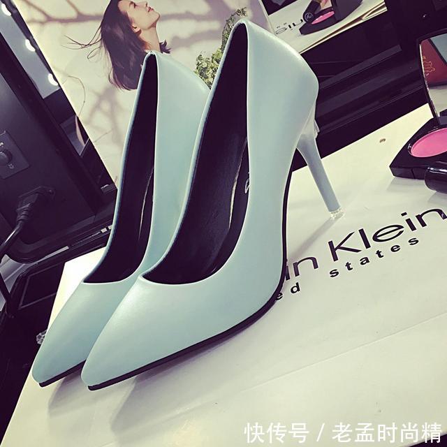  单鞋：时尚潮流的尖头单鞋，精致小巧显瘦显白，适用于不同年龄段的女士！