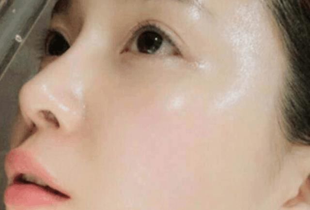 水里加这个东西做洗脸水, 不出30天, 除色斑, 除皱纹!