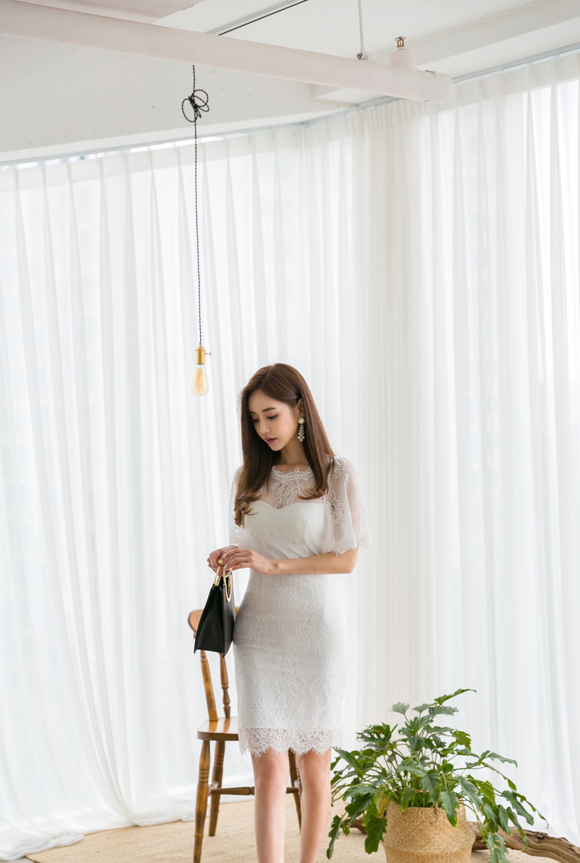 女神孙允珠，花语络纹绸缎玉透古典晚礼裙