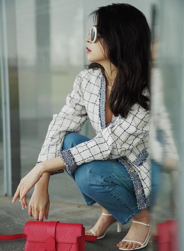  [基础款]三木的春装太有质感，抹胸内衣搭配格纹外套和直筒裤，甜美又自然