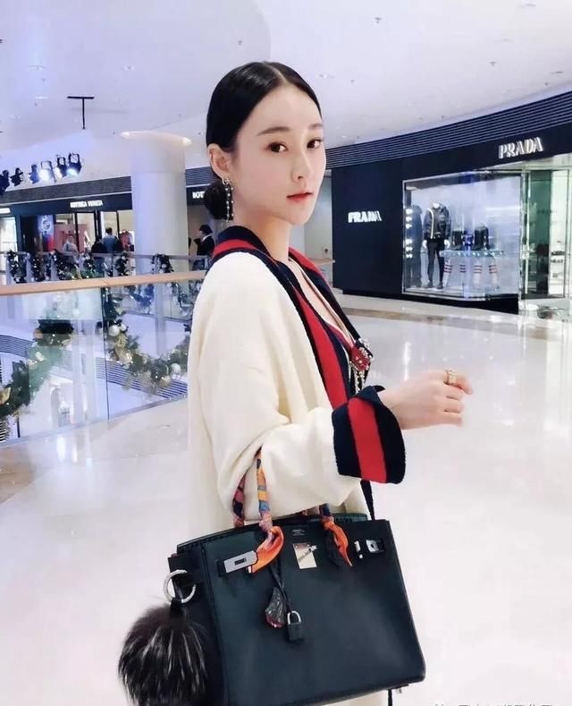 高俊芳被抓后看守所里的照片首次流出，漂亮儿媳微信账号删帖忙