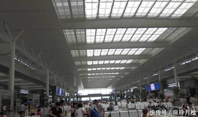 中国最“赚钱”的高铁, 耗资2200亿, 一年收入更是超过300亿!