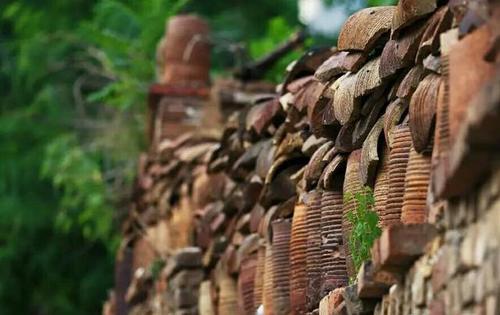 “铜钱”垒墙,陶瓷盖房,河南这座“土豪村”曾比肩景德镇