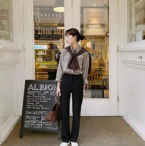 「衬衫叠穿」衬衫升级了!这么叠穿,好看又高级!