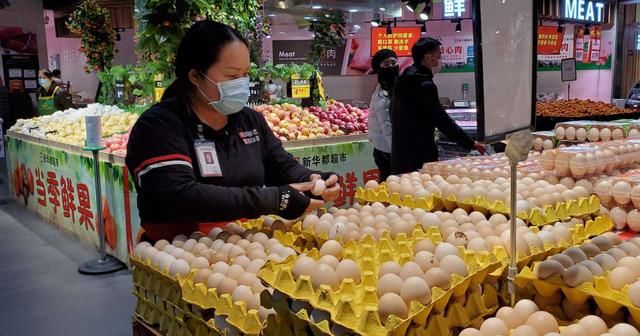  卖不掉@草莓卖不掉，鸡蛋价格没白菜高，又一突发事件让养殖业受