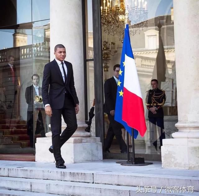 总算知道法国为啥夺冠了,看看姆巴佩的鞋柜吧,还要啥奖金啊