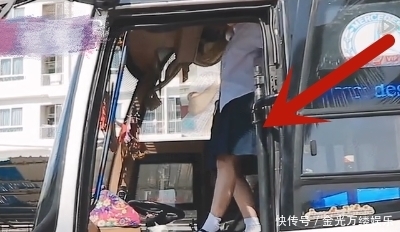 「有心」《横冲直撞》团员们都穿裙子,谁注意杨芸晴穿了啥?节目组有心了