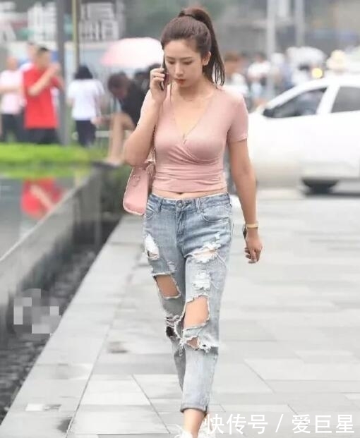 味儿|牛仔裤展现女性的自信穿搭,让你身姿妙曼显温柔女人味儿