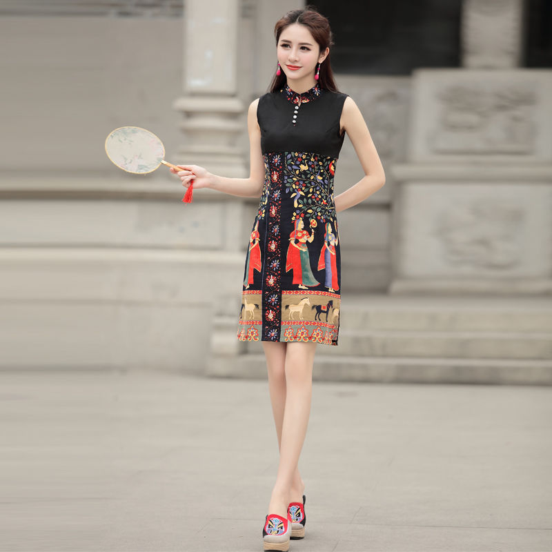 任何年龄段的女人穿上旗袍，都惊艳得让人挪不开眼，美到炸