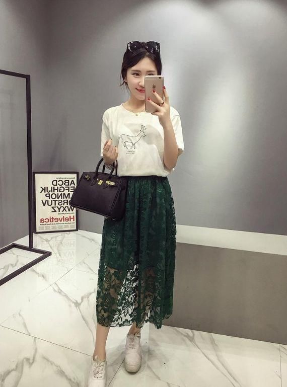 当蕾丝元素遇上半身裙，女人味十足，自带“仙气儿”