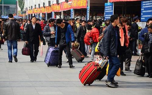 中国流动人口正在缓慢下降，未来，春运将不再一票难求？