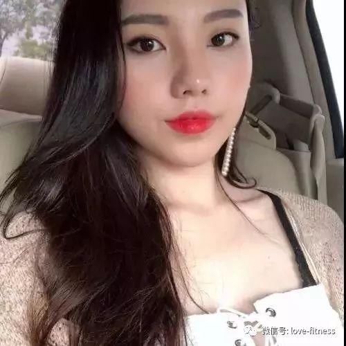 从100公斤减到50公斤，如今她漂亮到亲妈不敢认!