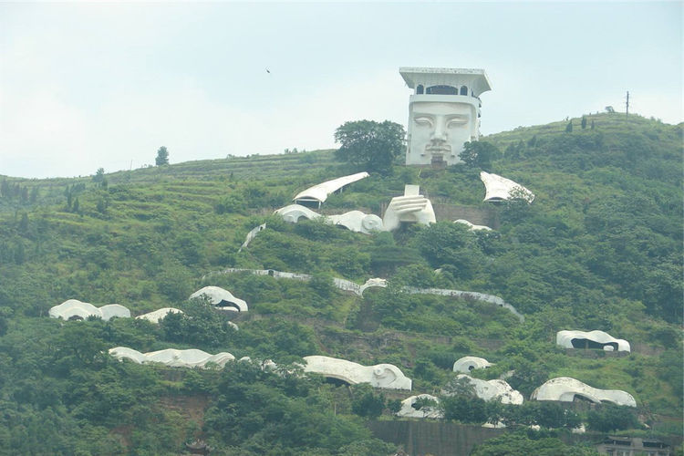 重庆出现一座“鬼城”，白天人山人海，夜里却空无一人十分阴森！