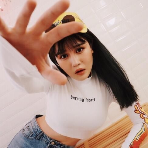 赵本山女儿公开恋情一个月后男方宣布分手，曝女方欺骗且私生活乱