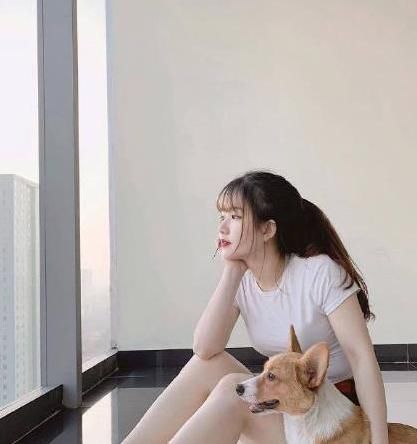  美女|精致气质美女小姐姐，伶俐精巧，穿衣搭配从来都是一丝不苟！