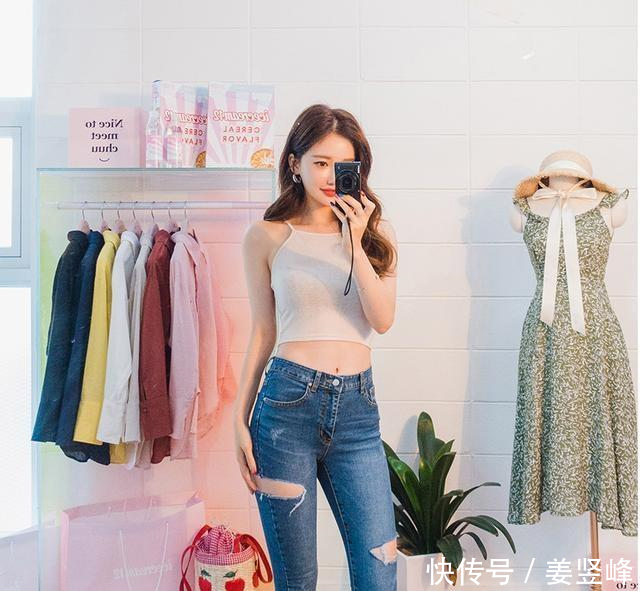 街拍，身材高挑的小姐姐穿修身连衣裙，身材更显完美，气质优雅