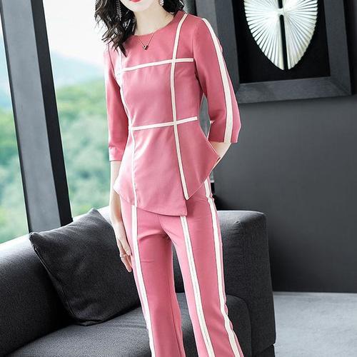 秋天凉，老婆把连衣裙全扔了!这套装一下买5件，美的哪像50岁