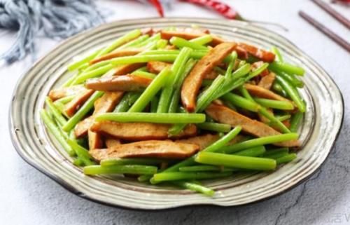 『少许』三月,少吃猪肉多吃它,每天炒一盘,补钙质,长个头,一觉睡到大天亮