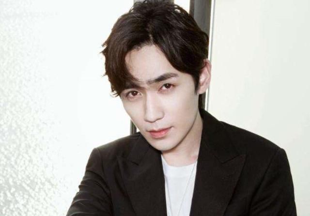 朱一龙演吴邪被碰瓷，粉丝写诗撕王鹤棣，被怼毒瘤却得官方声援