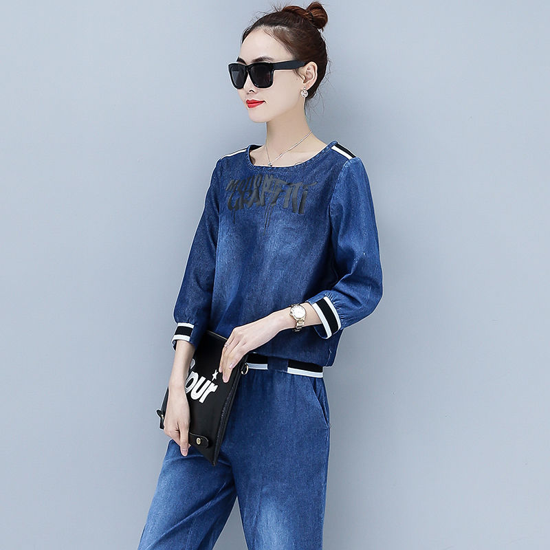 70后女人注意了,如今不流行连衣裙了,穿时髦两件套才显美显嫩