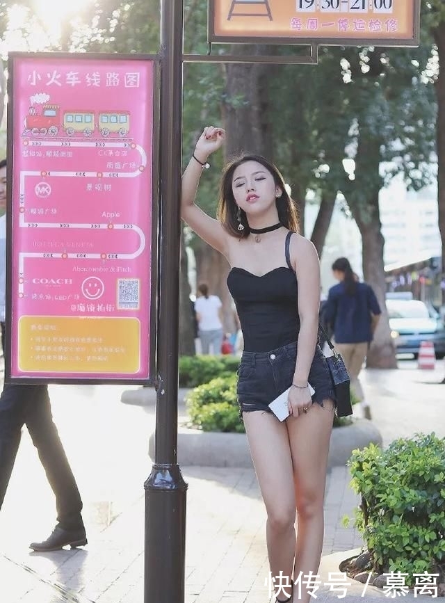 「显得更加」高跟鞋时尚穿搭,走到哪里都是那么的受欢迎