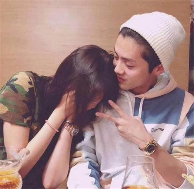 关晓彤的衣服拉上就是裙子拉开就是裤子，说她土的都被打脸了