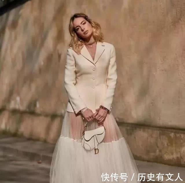 精致■今年春天最高级的颜色!比白色耐看,比驼色气质,优雅又精致!