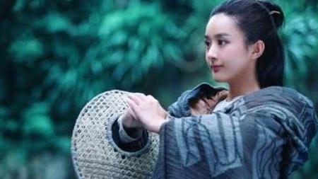 赵丽颖否认怀孕不久就被打脸，卓伟已经盯上了她，看来好事将近了