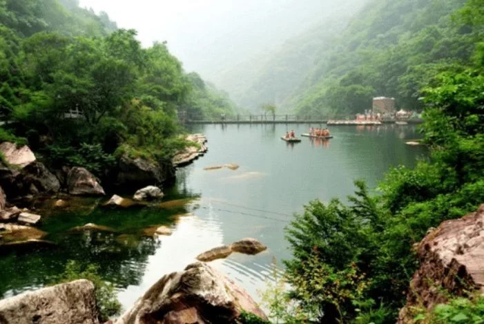 八里沟不仅山势险峻,自然保留的风景地貌,才是它的优势之处【2020热门旅游景点】