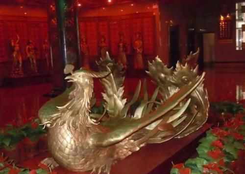 这座耗资五千万的门，高50米霸气侧漏，是天下第一门，就在中国