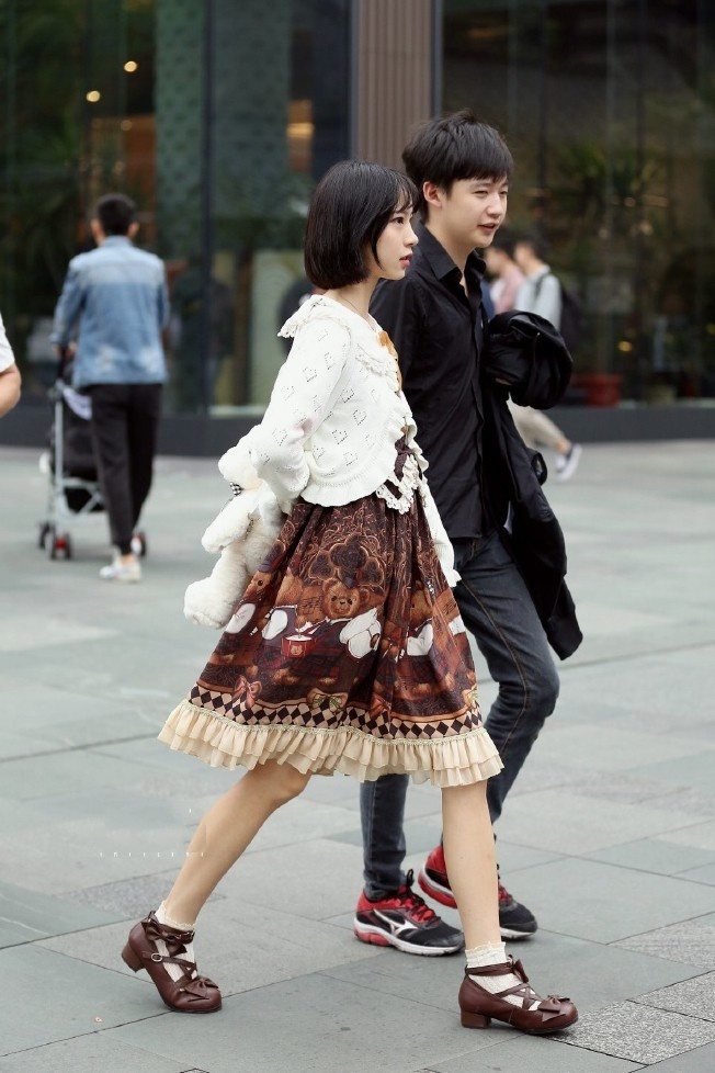 美女■美女街拍身材完美的小姐姐,时尚穿搭,散发出个性魅力