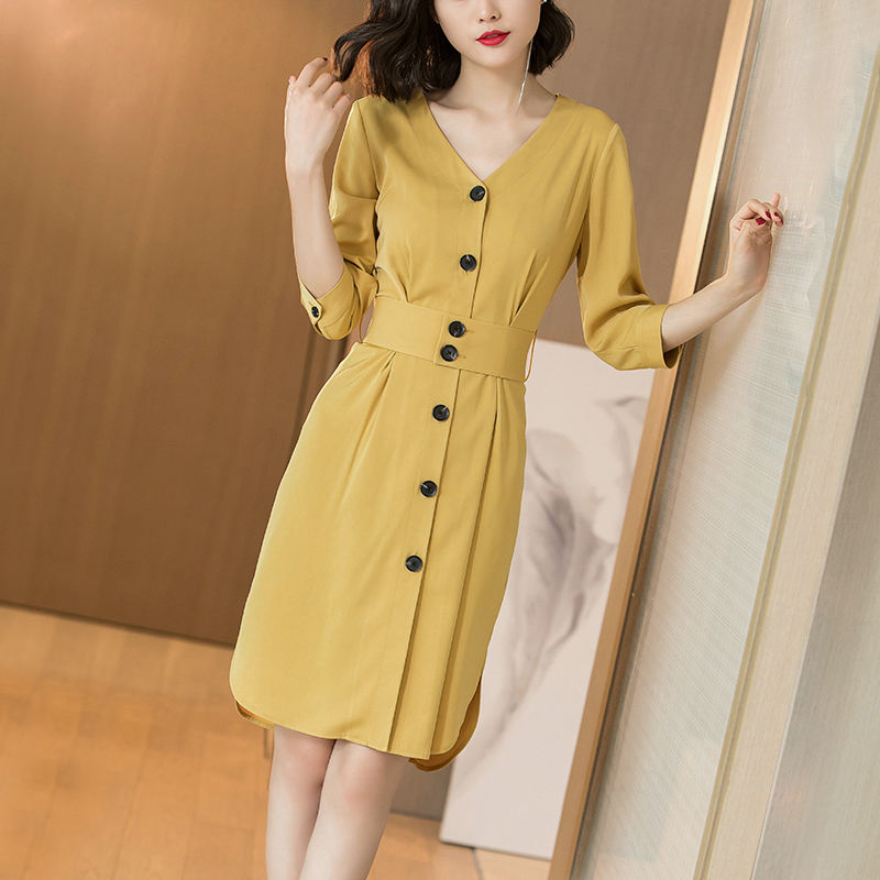 玲珑曲线别浪费!好身材一定别穿长裤,老婆穿这修身裙美腻了