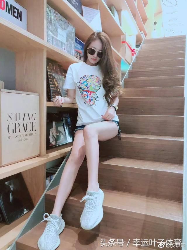 一周女明星上脚球鞋丨刘雯、热巴、戚薇、李宇春穿了什么鞋？