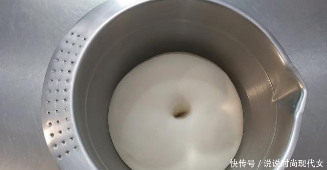  『发酵』小朋友非常喜欢的小餐包，蓝莓果酱夹心小餐包，简单易作酸甜可口