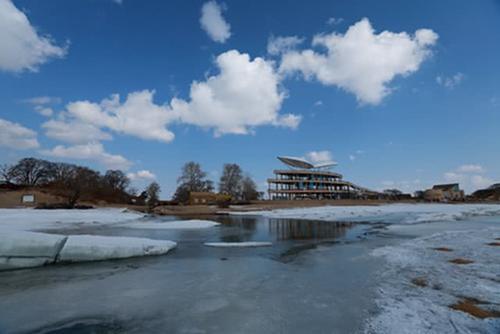 曾是我国最大淡水湖，最长沙滩在这里，素有“东方夏威夷”之称！