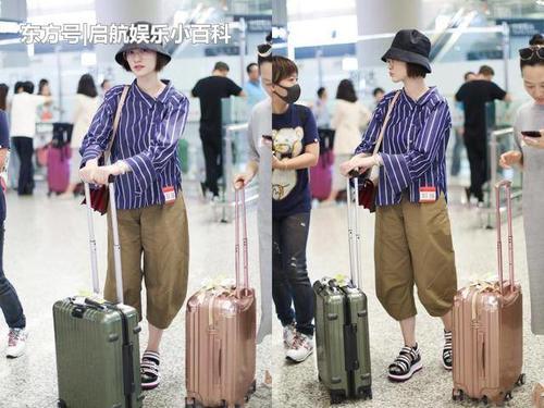 42岁李小冉再次惊艳众人，穿的一身朴素现身，仍保留着初恋容貌