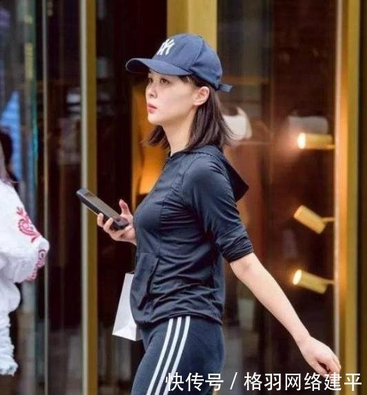  [性感]街拍气质满满的小姐姐，东方美人既视感，身材性感又迷人