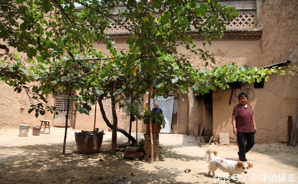 山西9旬老人住在16米长的恒温老屋，不装空调暑天睡觉还盖棉被