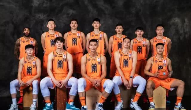 郭艾伦cba全明星球鞋