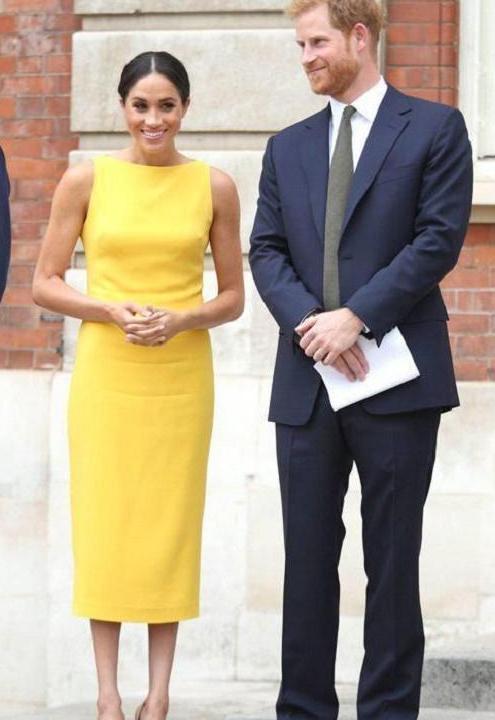 175cm凯特王妃遇见170cm的梅根, 同穿黄色长裙, 网友: 反差很大!